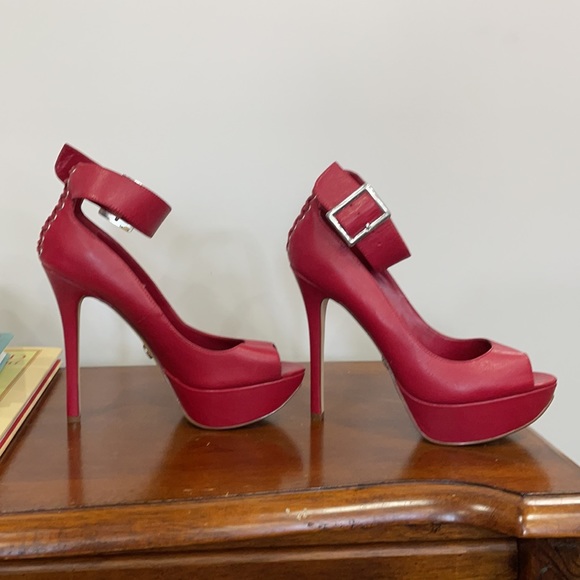 HOT! bebe Talin lace-back red peep-toe pumps sz 8 - Picture 3 of 9